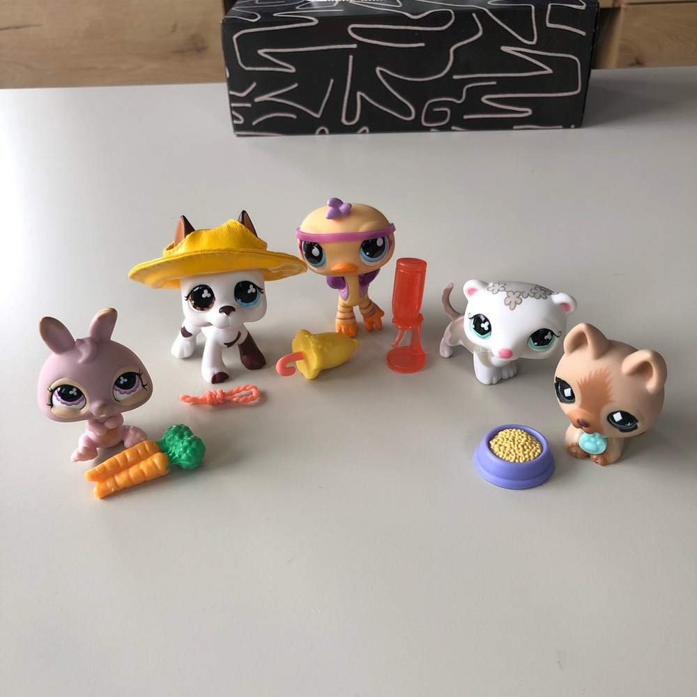 Littlest Pet Shop Mixed with Dogs, Rabbit, Ostrish and Ferret